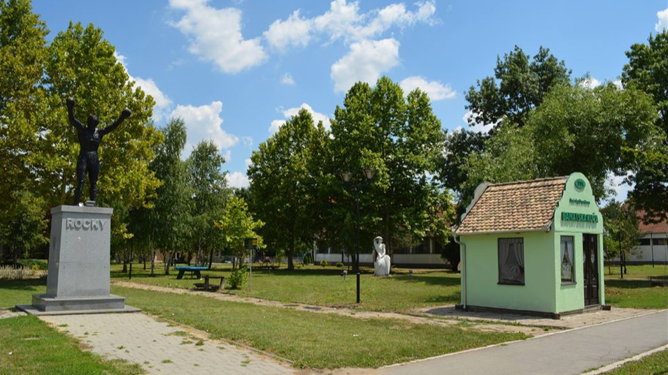 statua_roki_balboa_zitiste 